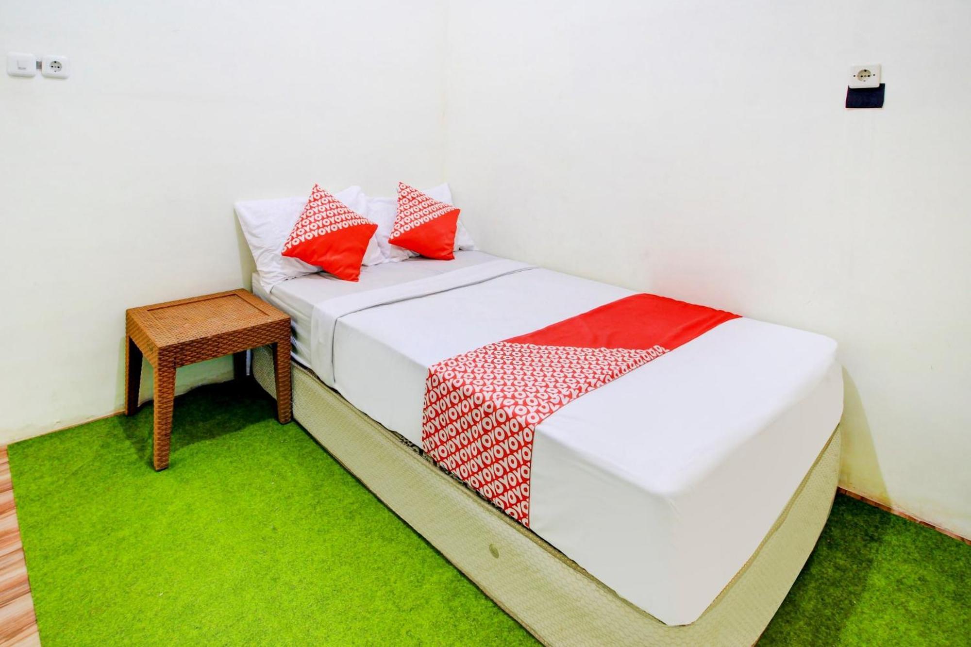 Oyo 90725 Zeevanna Guest House Syariah 케디리 외부 사진